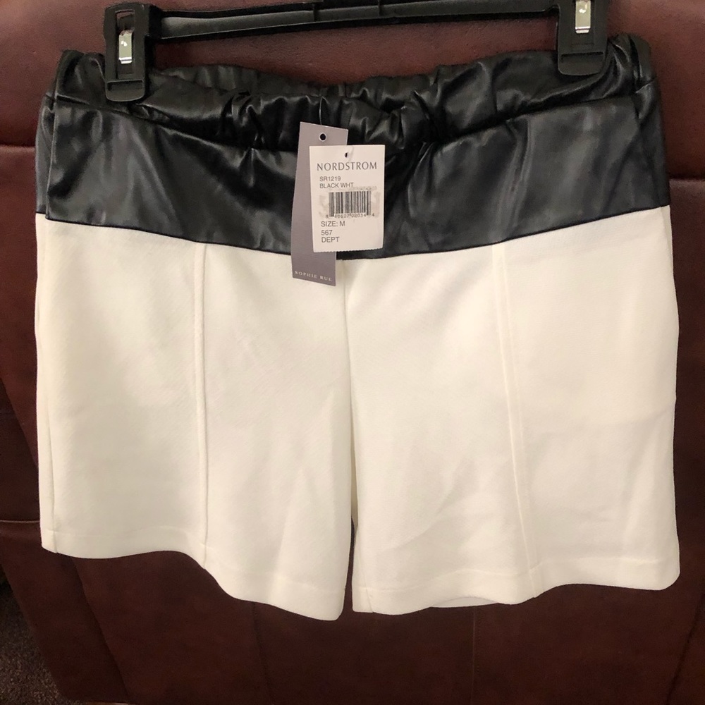 Nordstrom Sophie Rue ladies dress shorts. 🌼